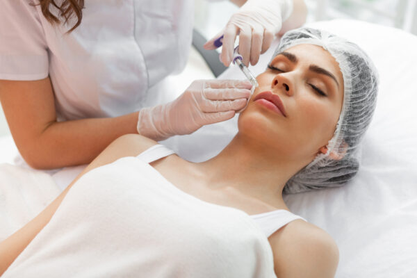 Qualified therapists are able to treat their patients by injecting Botox properly.