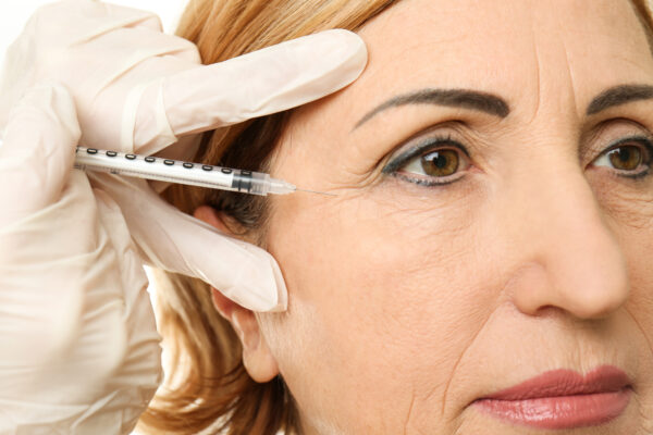 Women's wrinkles can be treated with Botox and fillers, as well as skin rejuvenation and fat reduction treatments.