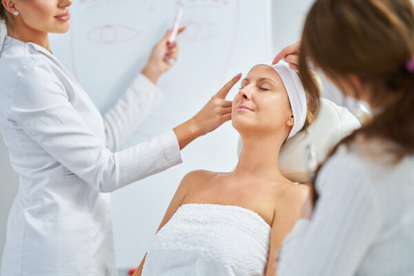 Aesthetic training courses assist practitioners in remaining current on the most recent developments and trends.